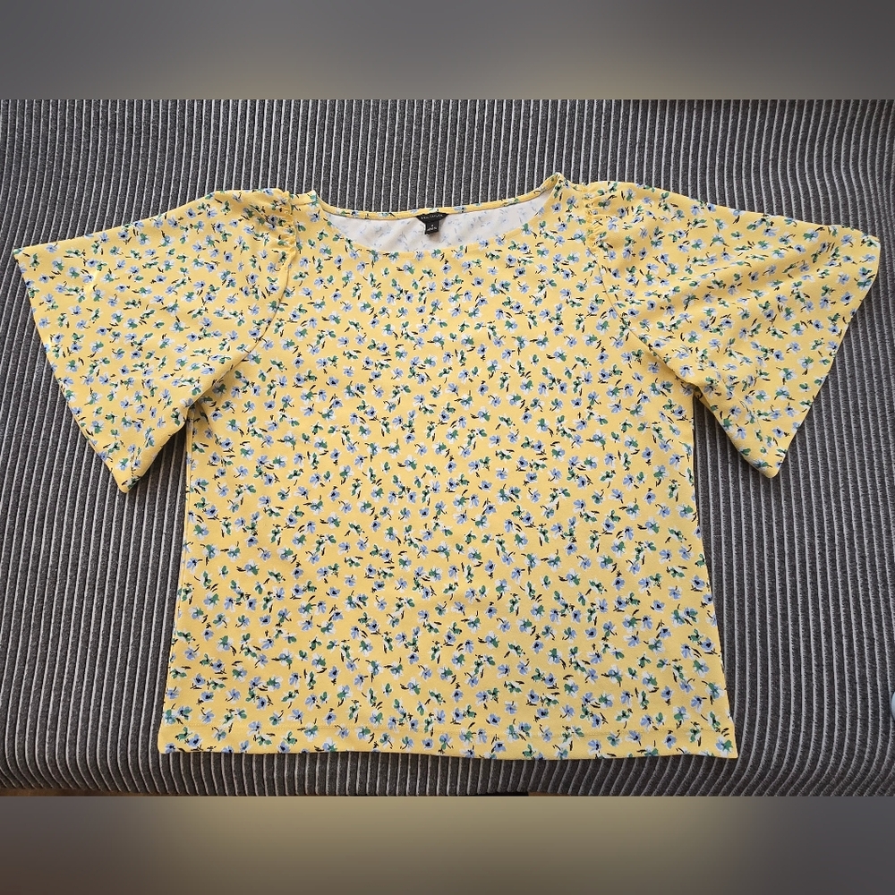 Ann Taylor yellow floral top size M